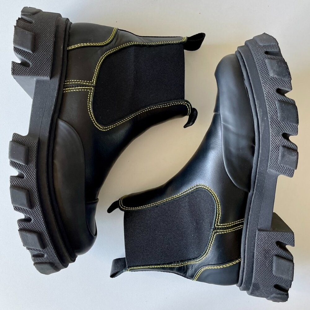 Ganni - Chelsea Boot - Black w/Yellow stitching